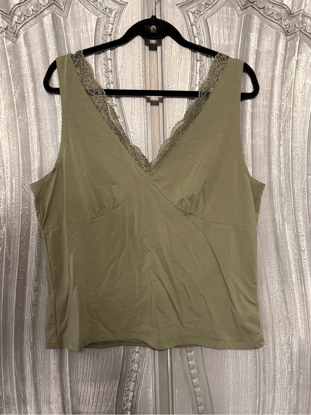 Old Navy Olive Lace-Trim V-Neck Tank - Picture 3 of 6
